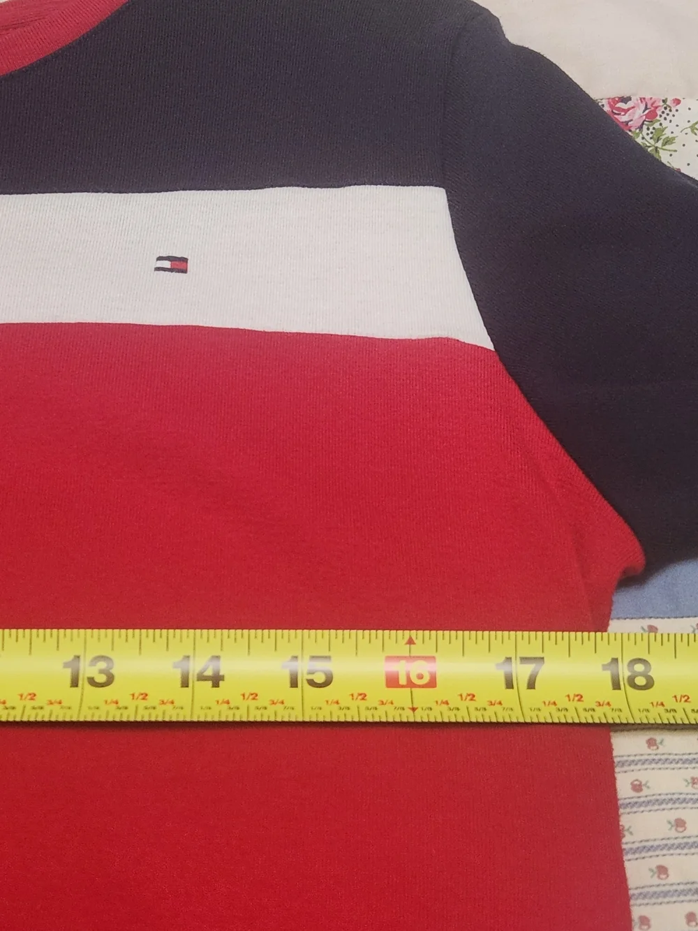 Tommy Hilfiger Y2K Tee L Red Short Sleeve Stripe Embroidered Logo Cotton Preppy